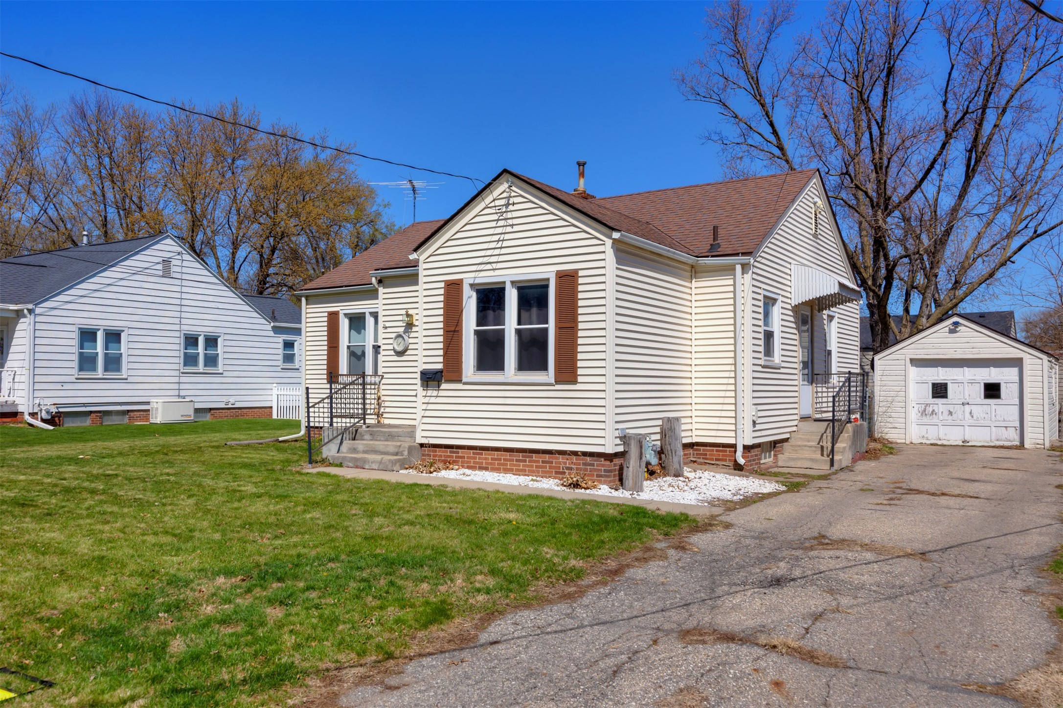 820 E Seneca Avenue, Des Moines, Iowa image 2