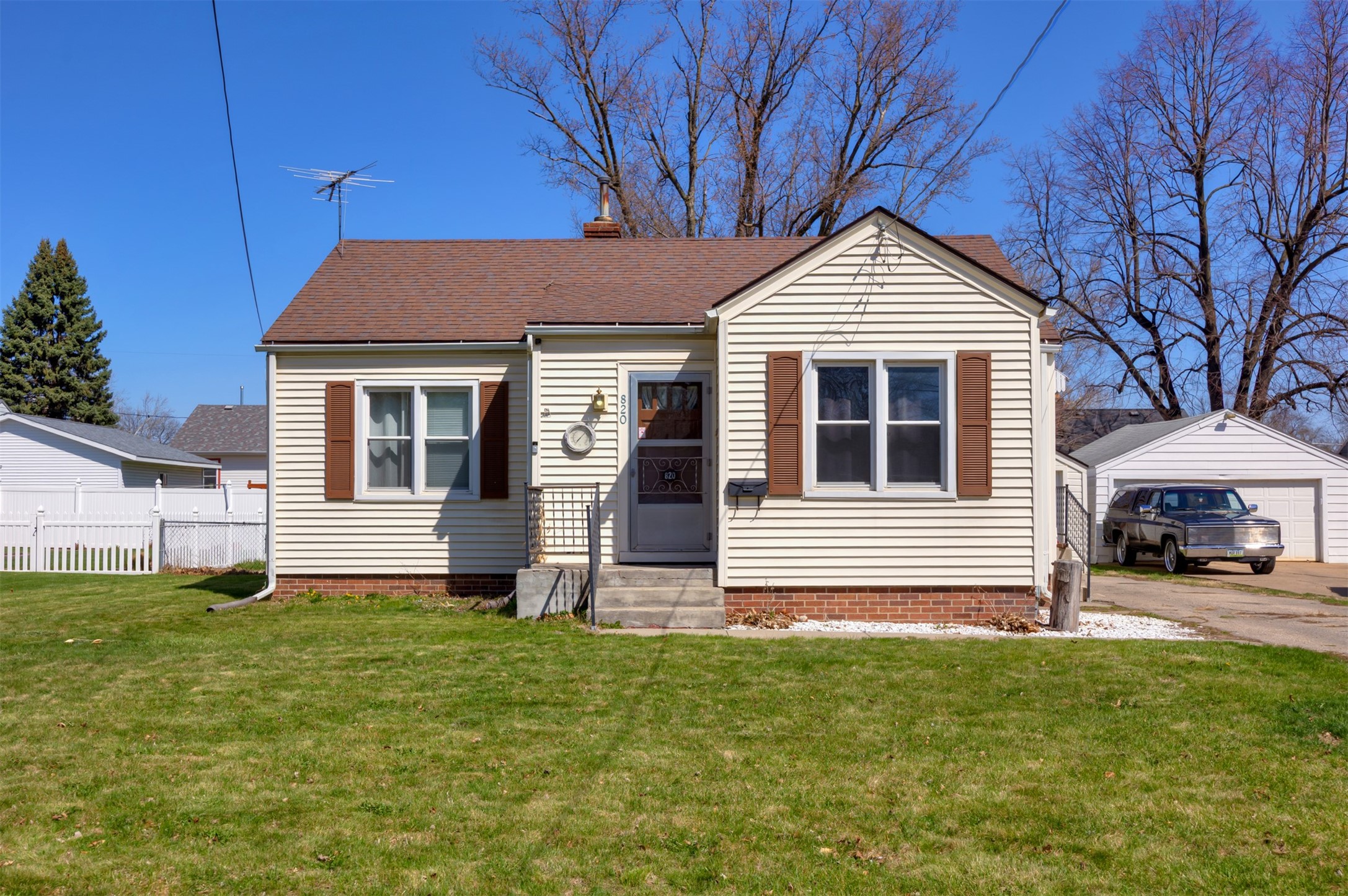 820 E Seneca Avenue, Des Moines, Iowa image 1
