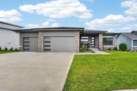 Homes For Sale - 1007 Lynne Drive<br/> Adel, IA 50003