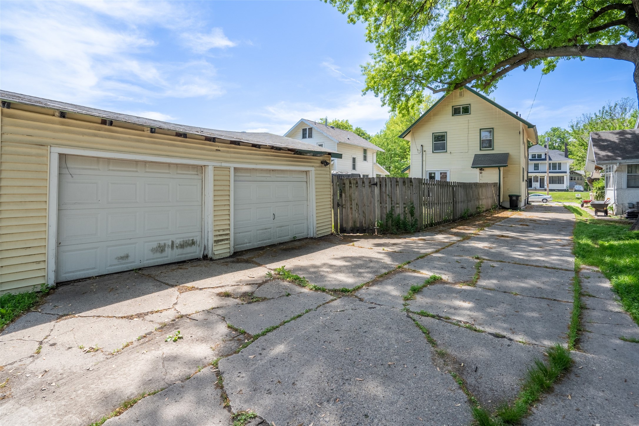 2007 E 12th Street, Des Moines, Iowa image 3