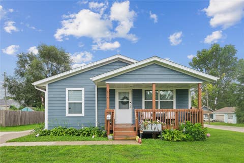 Homes For Sale - 514 W Montgomery Street<br/> Knoxville, IA 50138