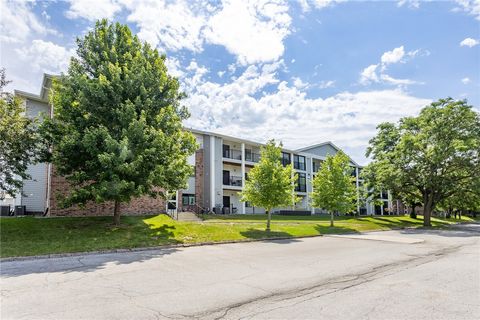 Condominium in Urbandale IA 4837 86th Street 20.jpg