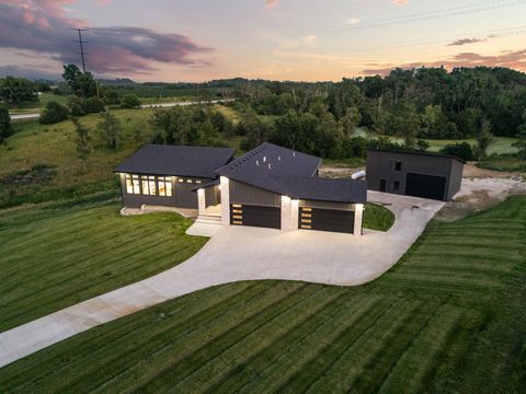 Homes For Sale - 2188 114th Court<br/> Winterset, IA 50273