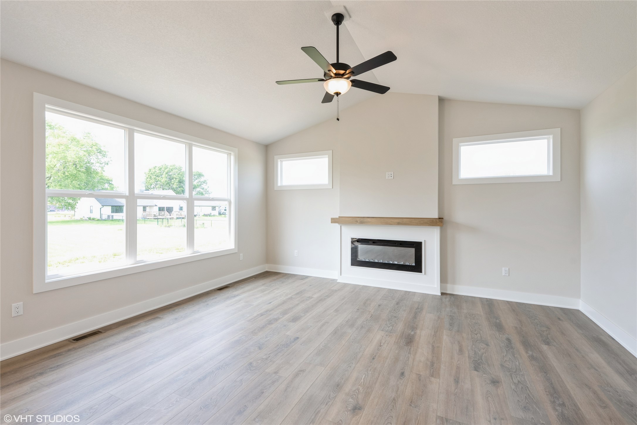 1018 Willow Valley Drive, Norwalk, Iowa image 4
