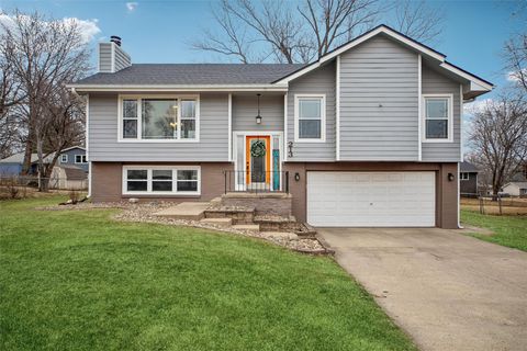 Homes For Sale - 213 34th Court<br/> West Des Moines, IA 50265