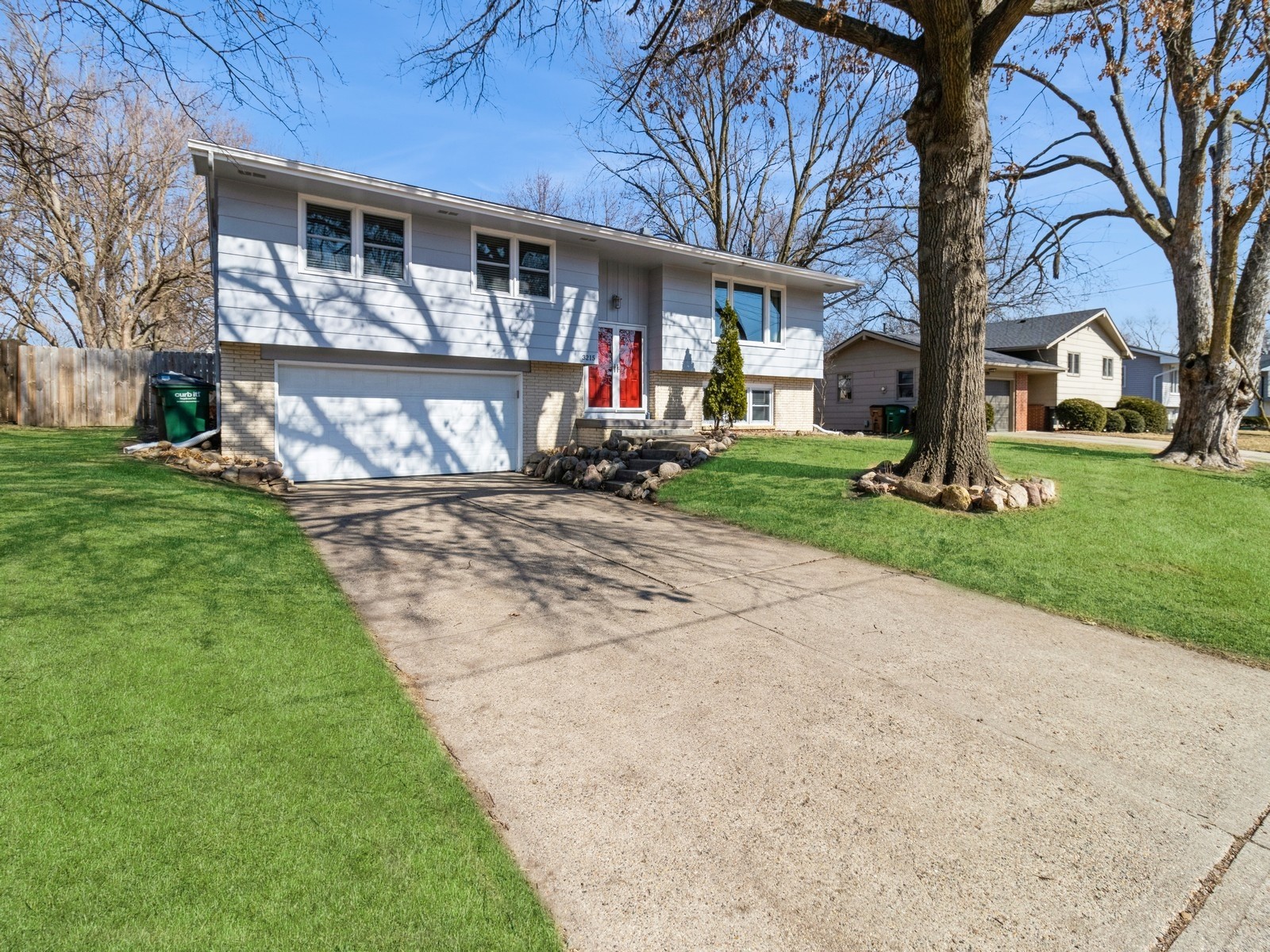 3215 Sylvania Drive, West Des Moines, Iowa image 1