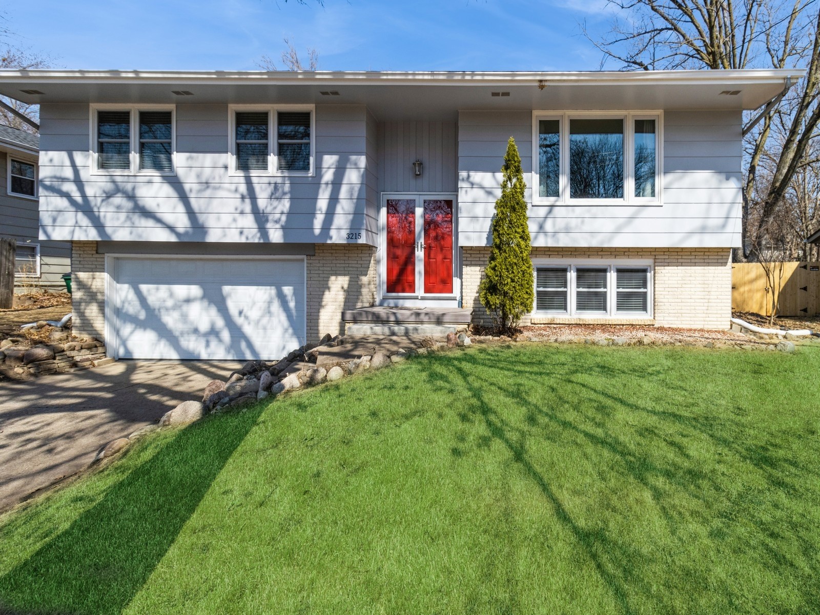 3215 Sylvania Drive, West Des Moines, Iowa image 3