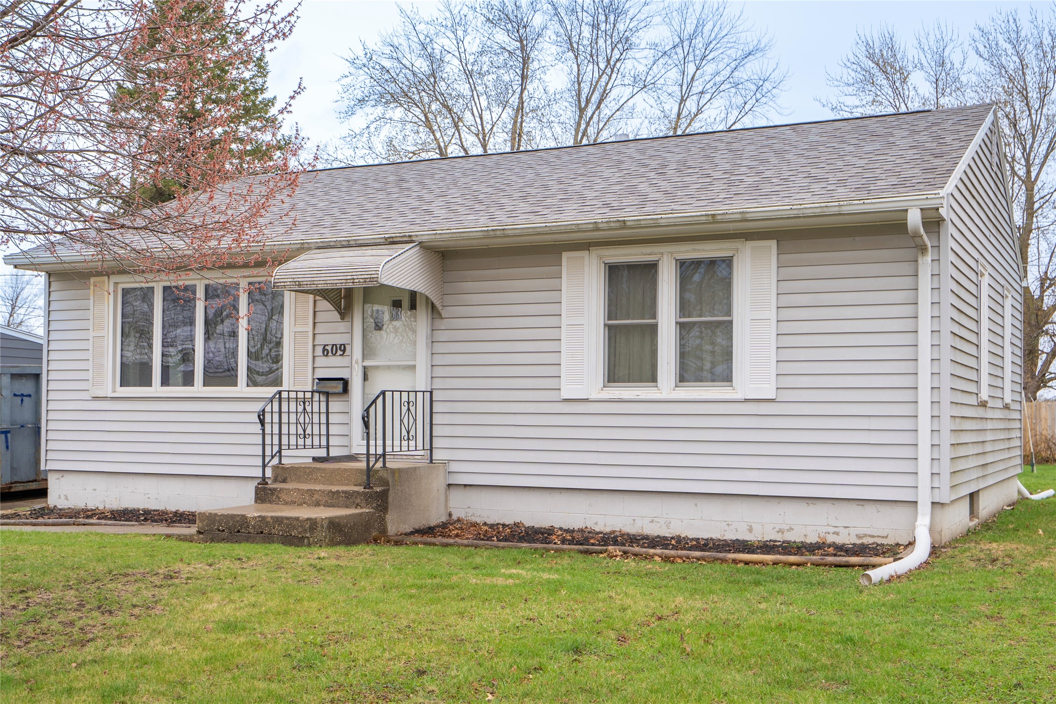 609 E 25th Street, Newton, Iowa image 2