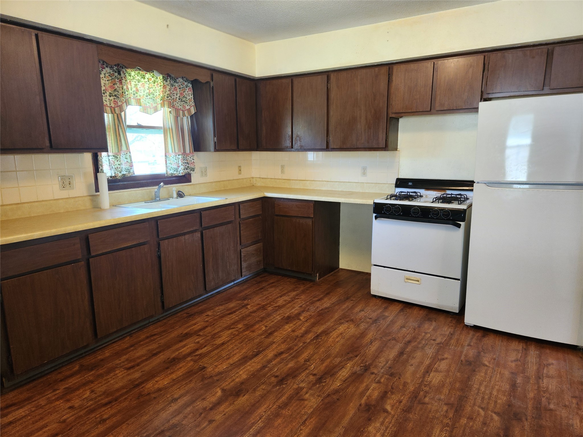 905 N Harlan Street, Knoxville, Iowa image 3