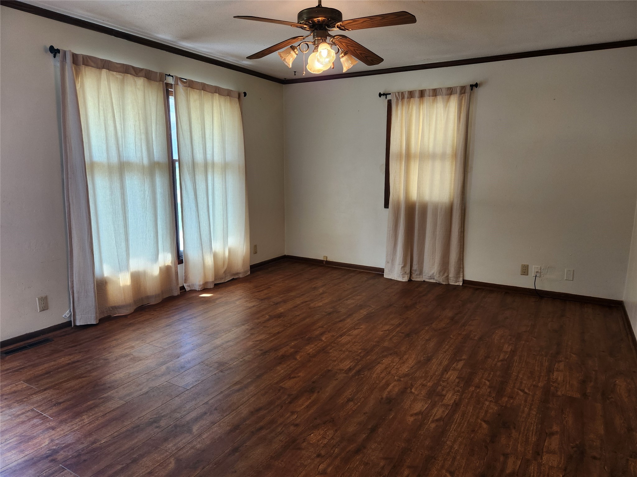 905 N Harlan Street, Knoxville, Iowa image 2