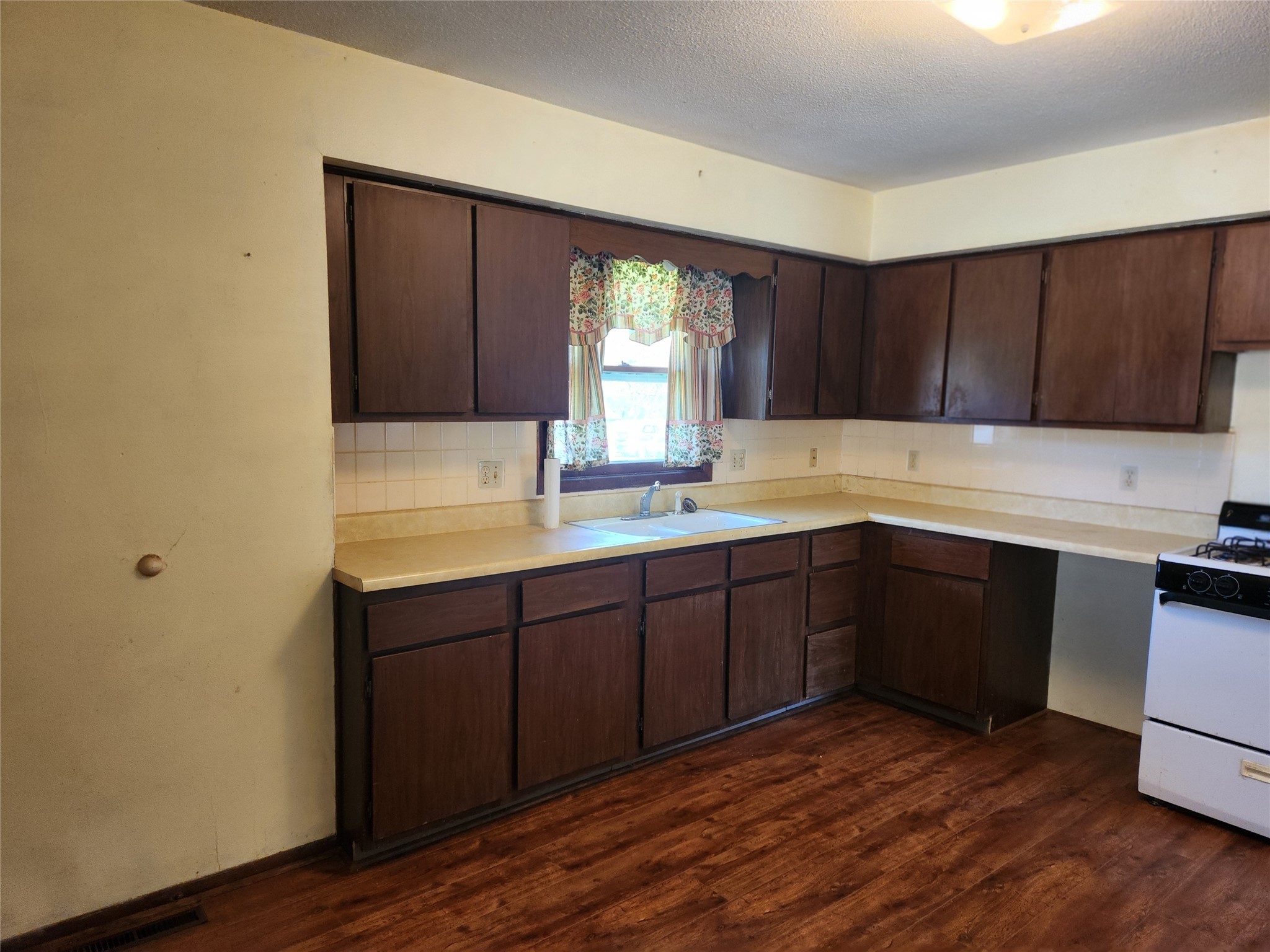 905 N Harlan Street, Knoxville, Iowa image 4