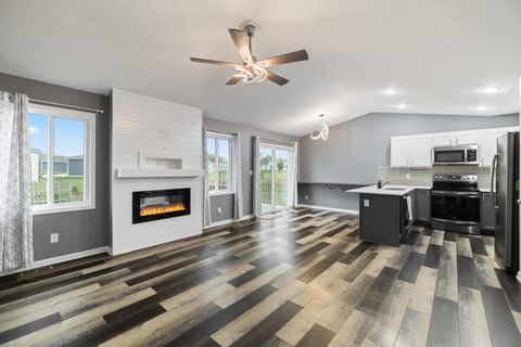 Homes For Sale - 1015 Locust Street<br/> Waukee, IA 50263