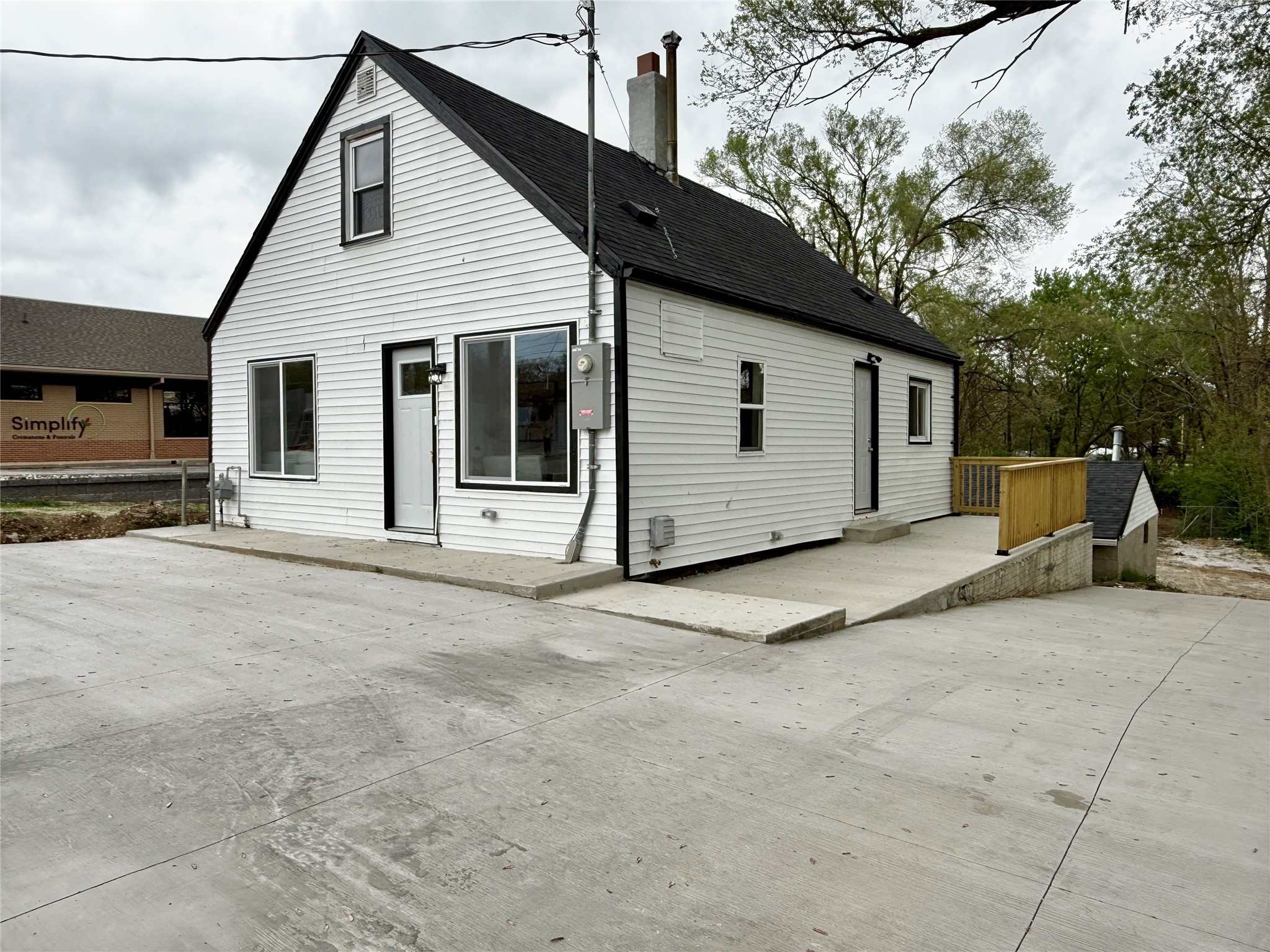 4825 SW 9th Street, Des Moines, Iowa image 1