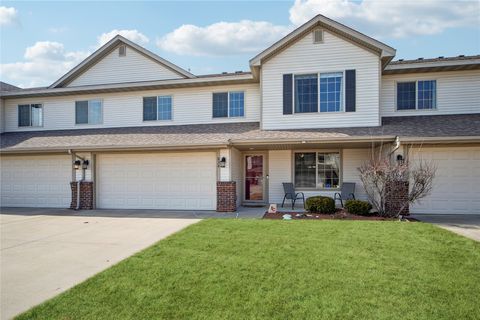 Condo For Sale - 834 SE Crabapple Drive<br/> Waukee, IA 50263