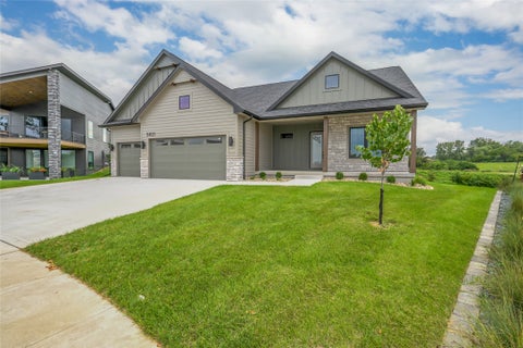 Homes For Sale - 5821 Rose Circle<br/> Des Moines, IA 50321