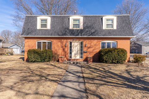 Homes For Sale - 203 W Green Street<br/> Madison County, Winterset, IA 50273