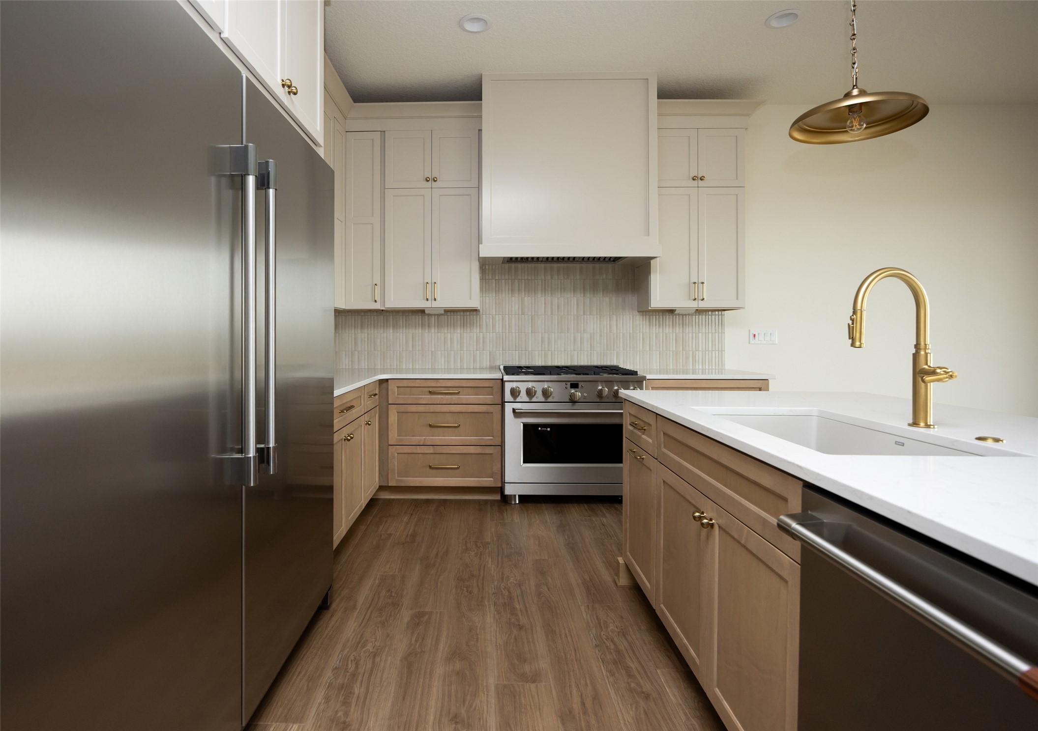 565 NW Mosaic Avenue