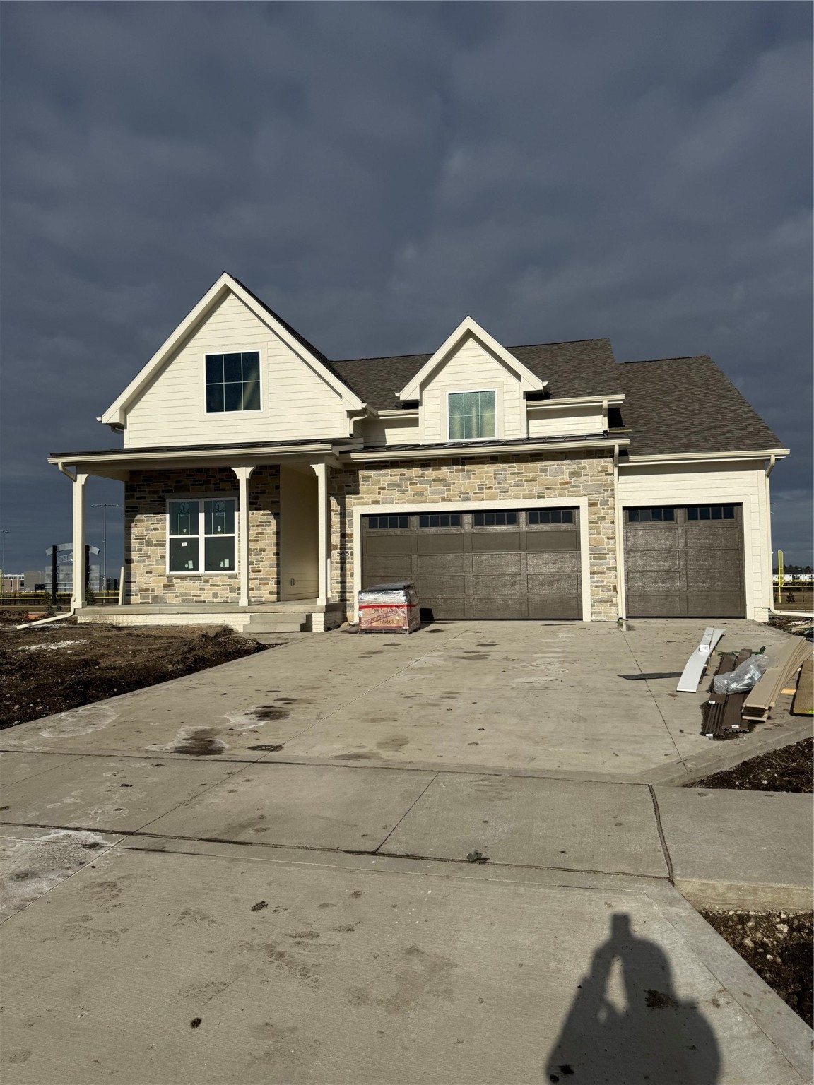 565 NW Mosaic Avenue