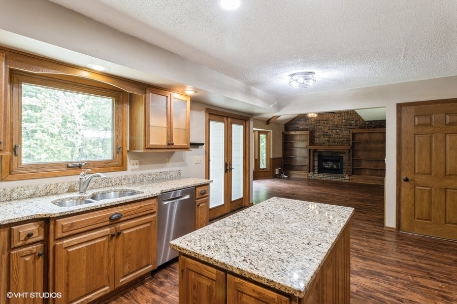 6406 Theresa Drive, Johnston, Iowa image 5