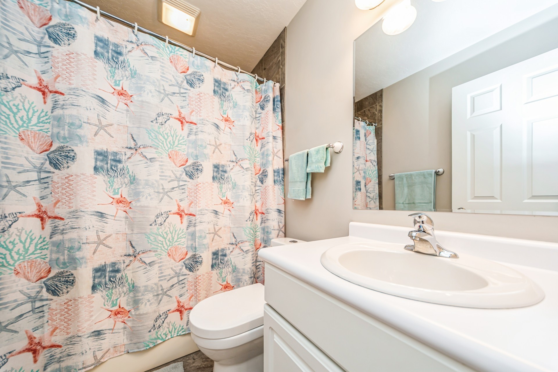 9401 Hickory Drive, Urbandale, Iowa image 24