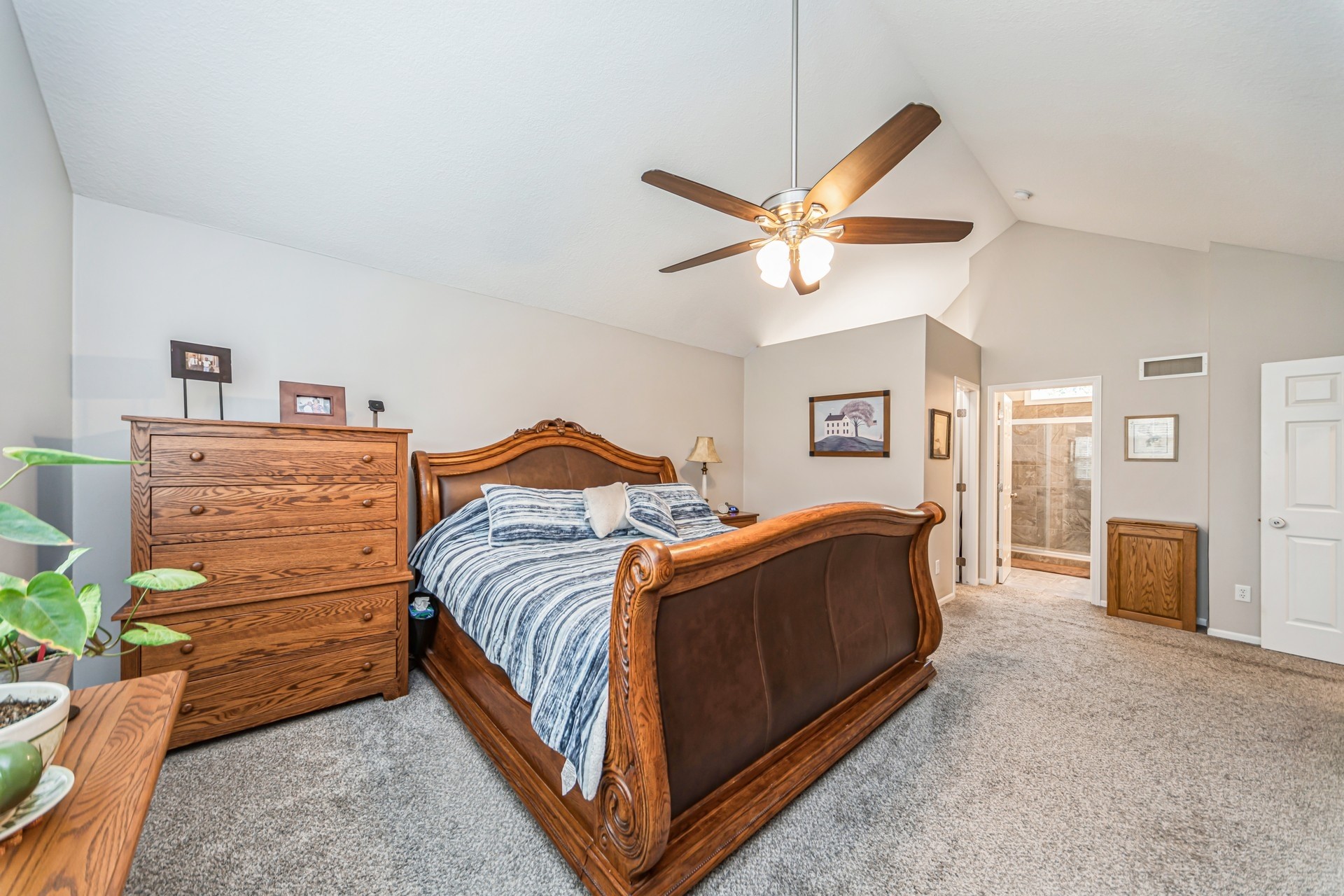 9401 Hickory Drive, Urbandale, Iowa image 18
