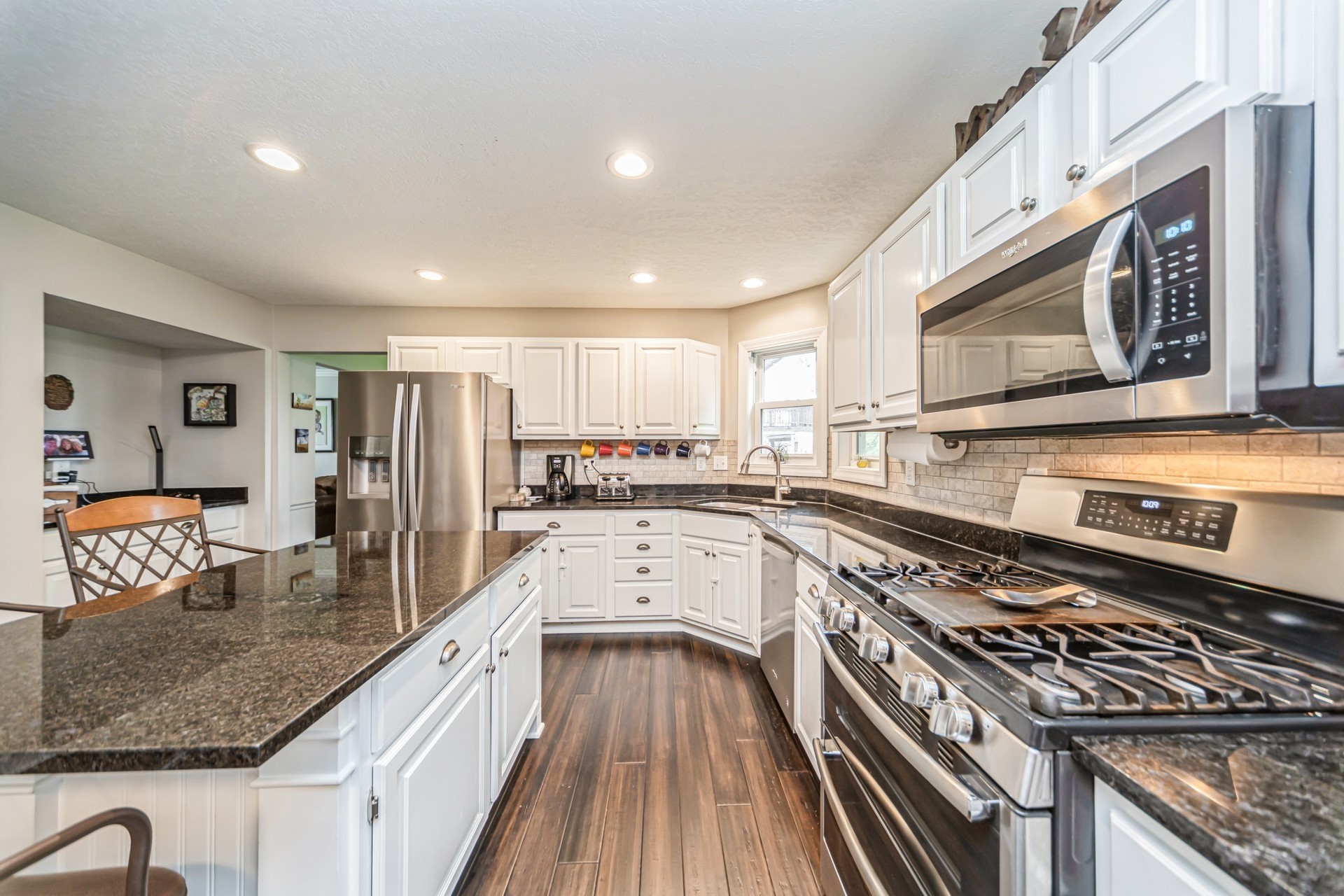 9401 Hickory Drive, Urbandale, Iowa image 11
