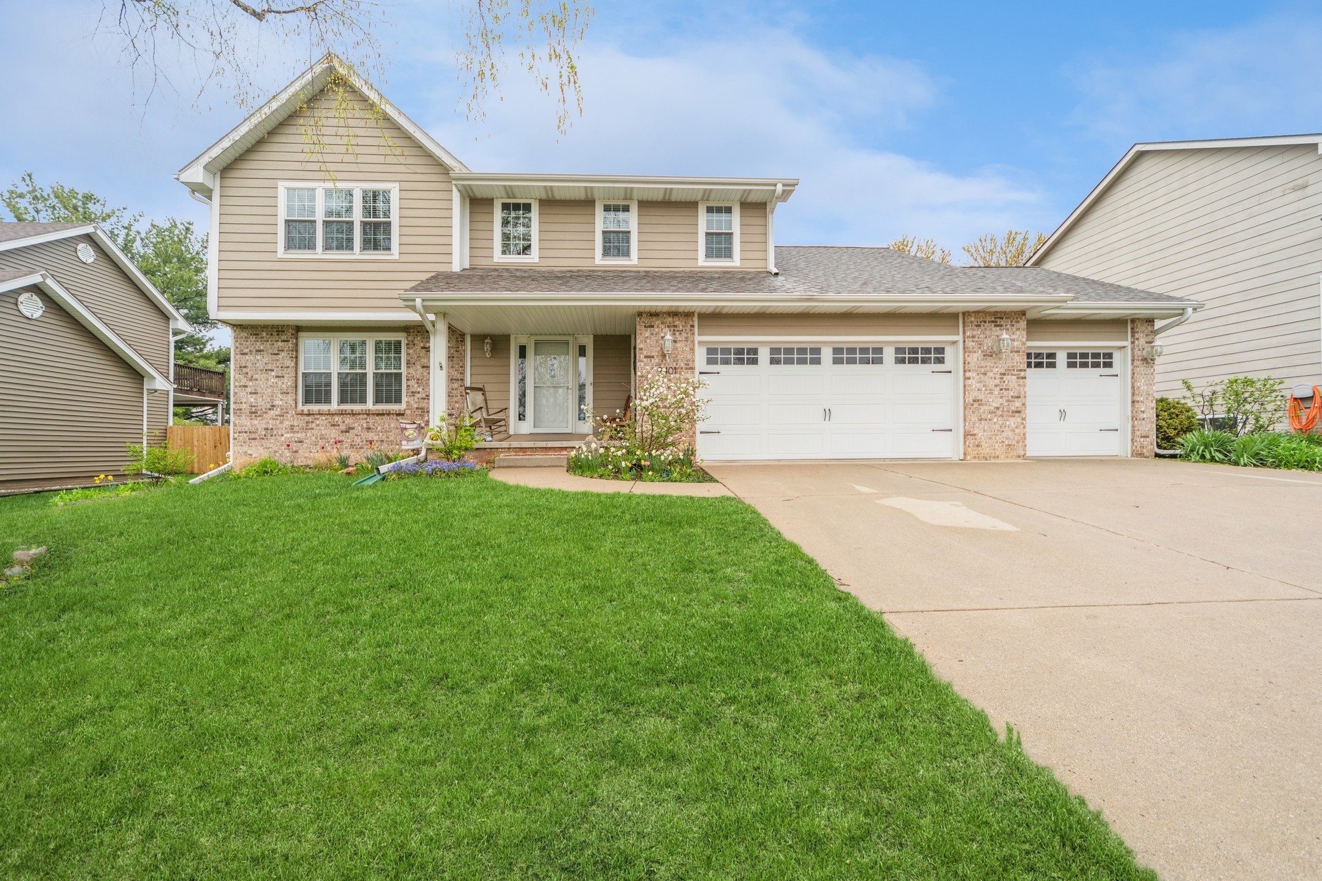 9401 Hickory Drive, Urbandale, Iowa image 1