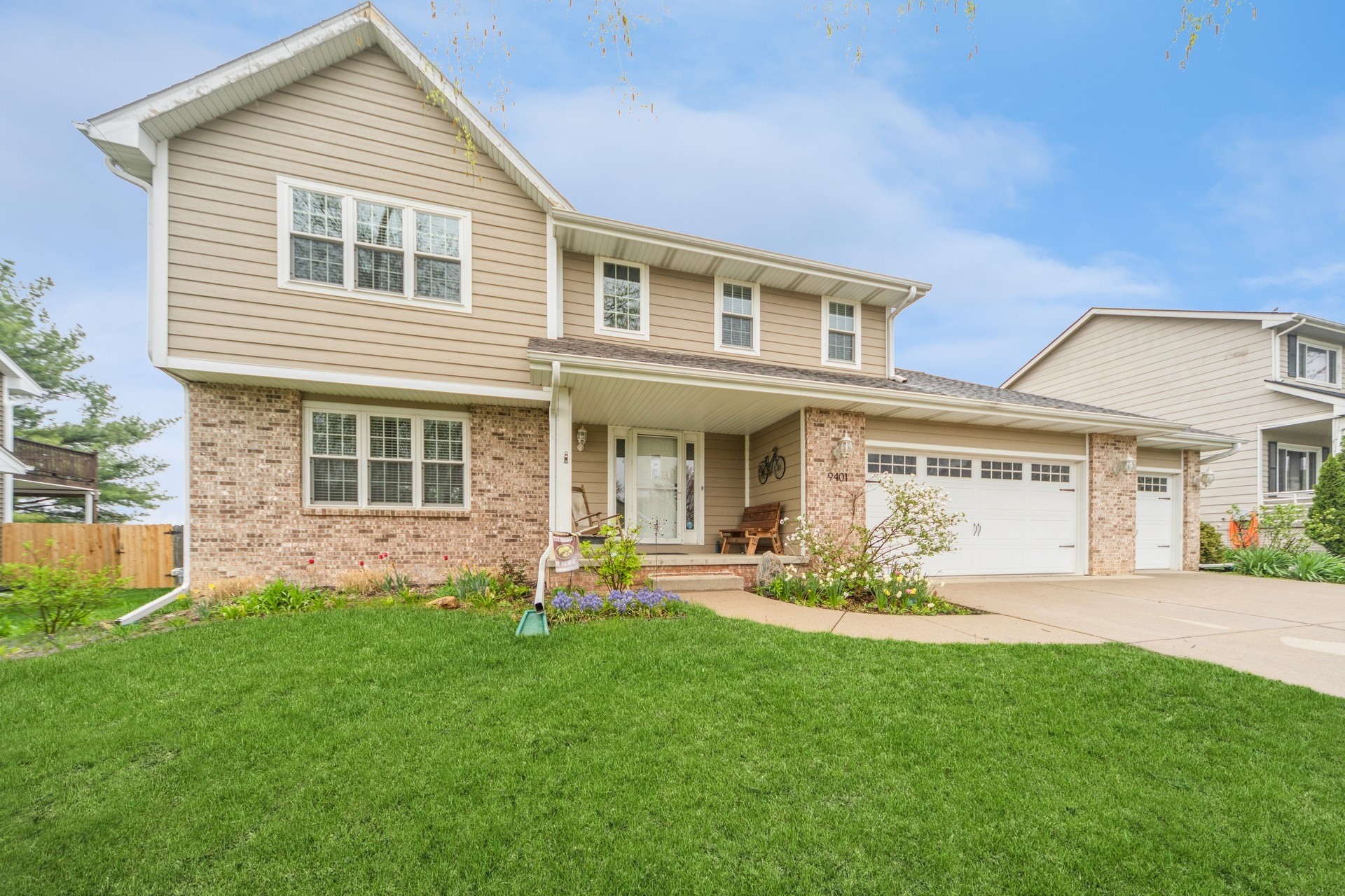 9401 Hickory Drive, Urbandale, Iowa image 2