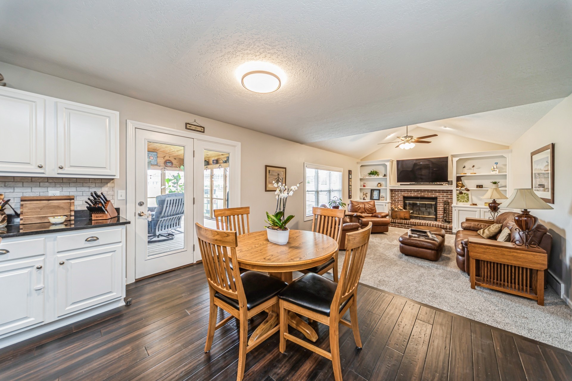9401 Hickory Drive, Urbandale, Iowa image 12
