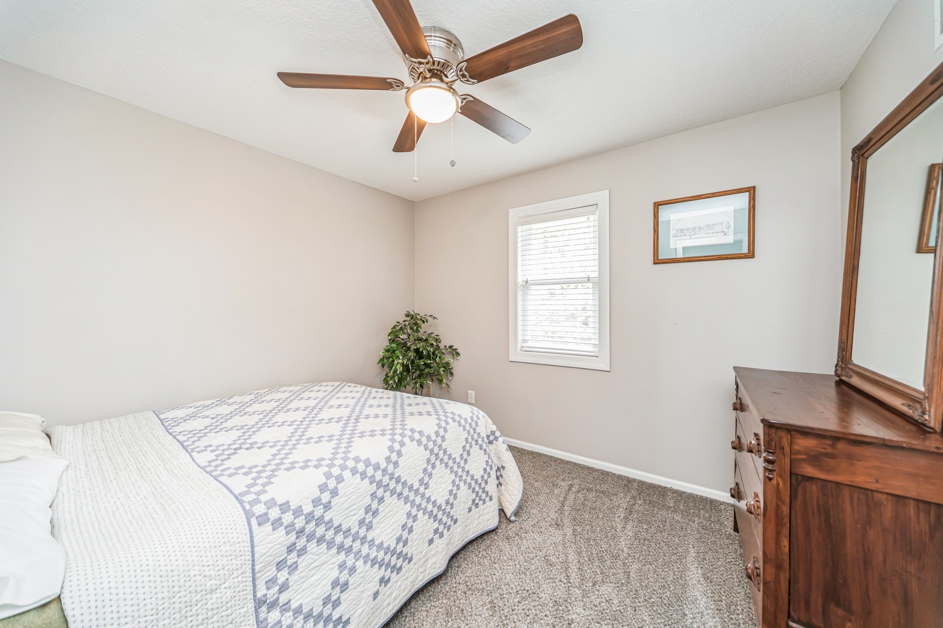 9401 Hickory Drive, Urbandale, Iowa image 21