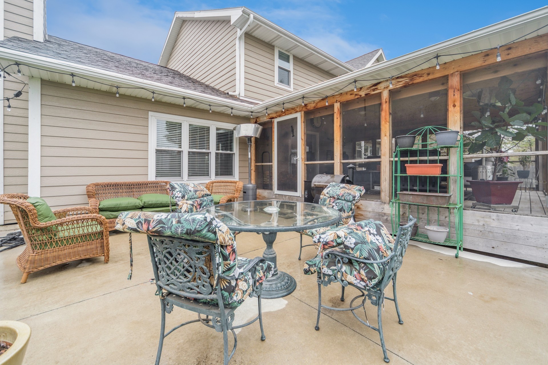 9401 Hickory Drive, Urbandale, Iowa image 32