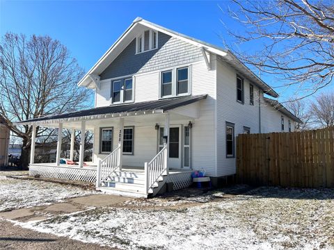 Homes For Sale - 305 S 4th Street<br/> Guthrie Center, IA 50115