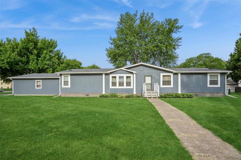 Homes For Sale - 324 S Adair Street<br/> Adair County, Stuart, IA 50250