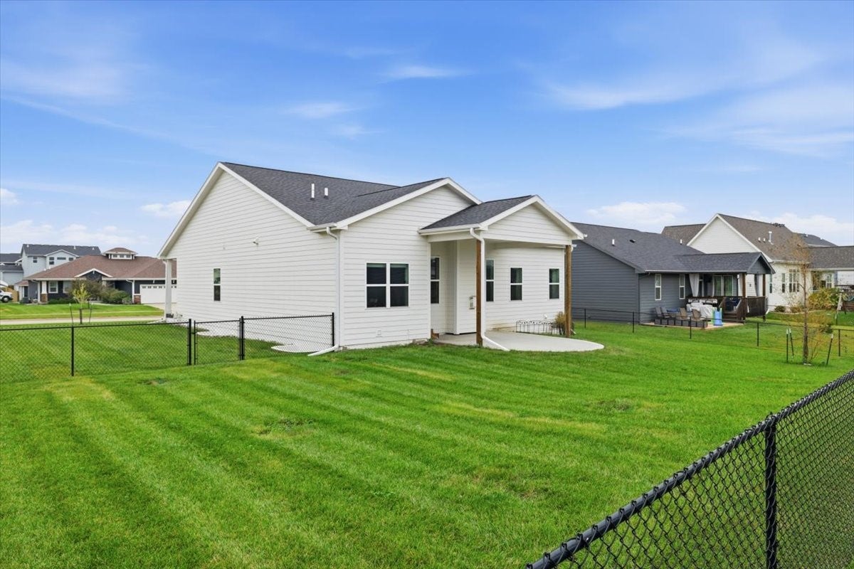 834 33rd Court SW