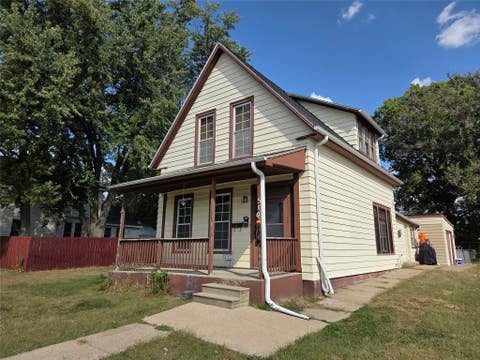 Homes For Sale - 510 S Jefferson Way<br/> Warren County, Indianola, IA 50125