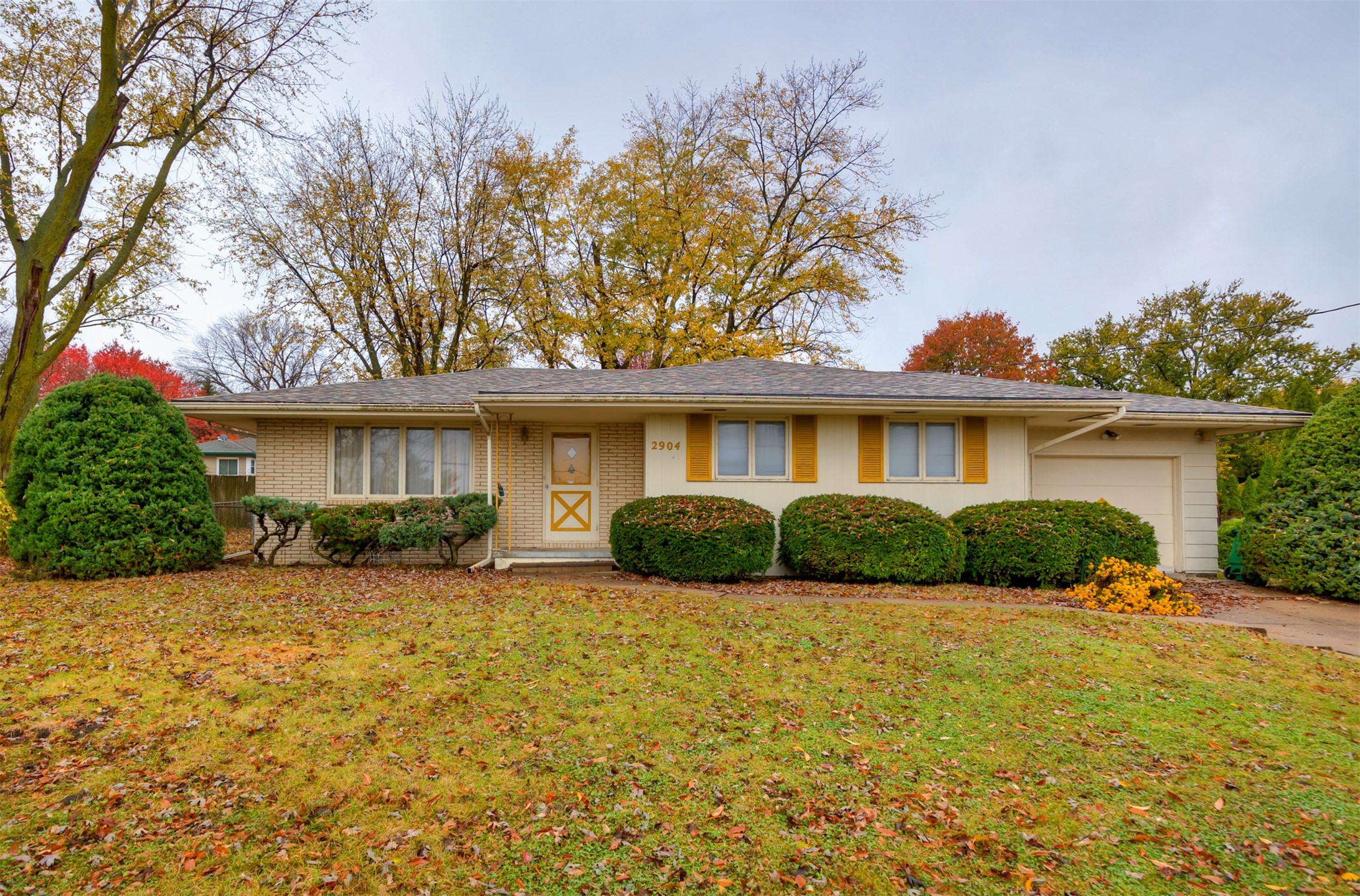 2904 86th Street, Urbandale, Iowa image 2