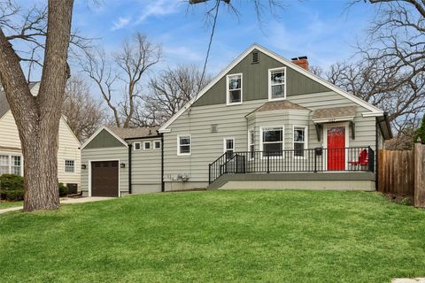 Homes For Sale - 1407 41st Place<br/> Des Moines, IA 50311