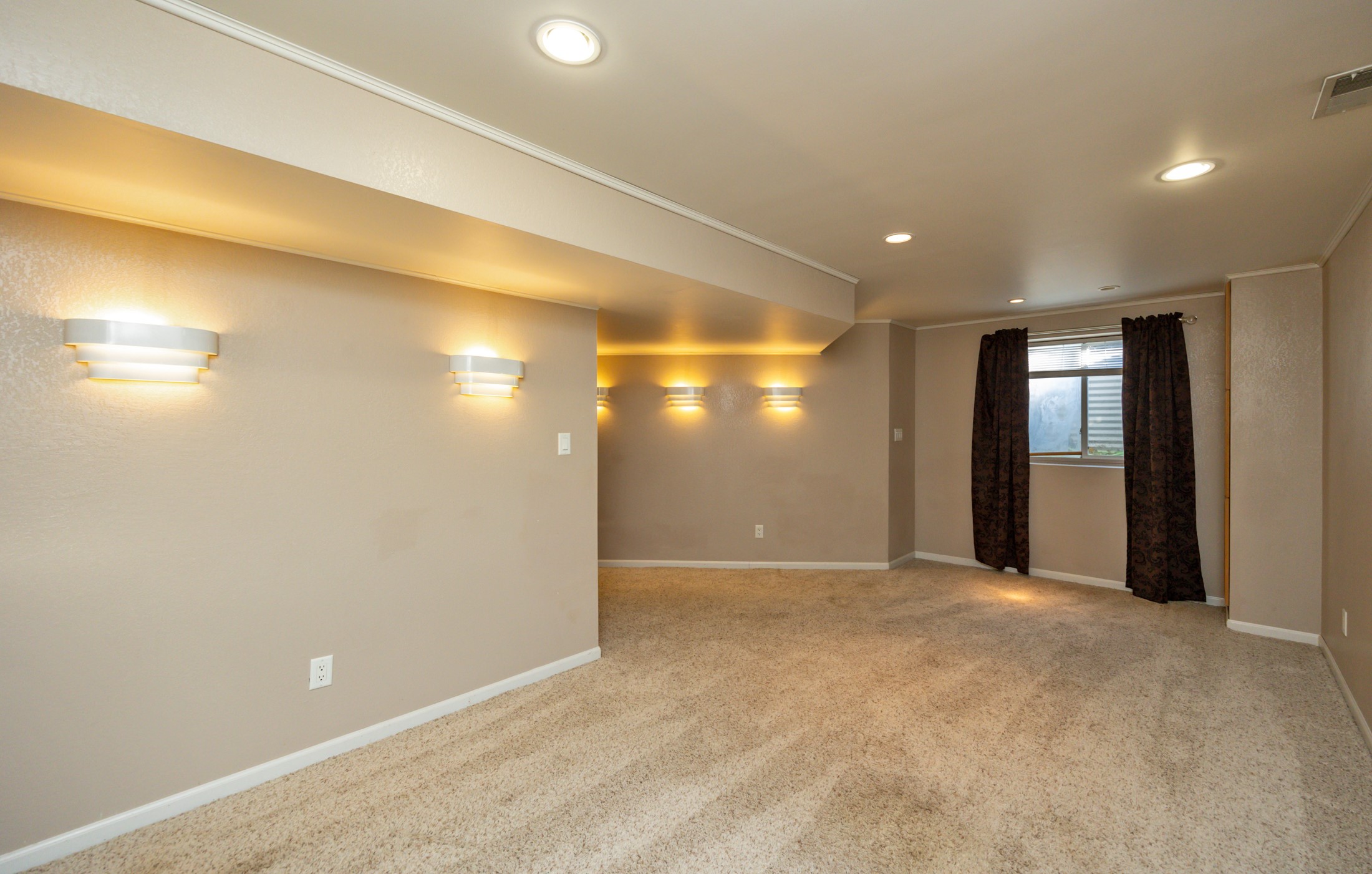 9440 Kingman Drive, West Des Moines, Iowa image 30