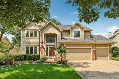 Homes For Sale - 134 56th Place<br/> West Des Moines, IA 50266