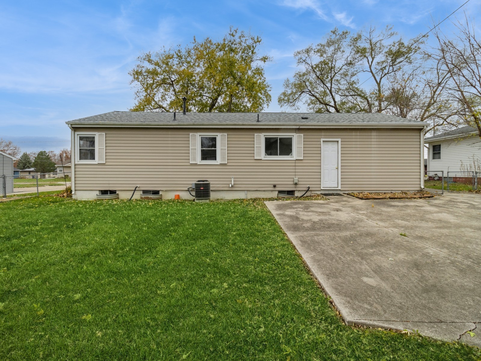 8063 Warren Drive, Des Moines, Iowa image 3