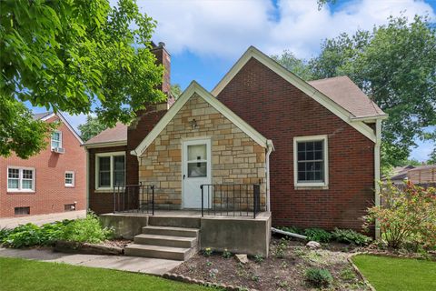 Homes For Sale - 2803 48th Street<br/> Des Moines, IA 50310