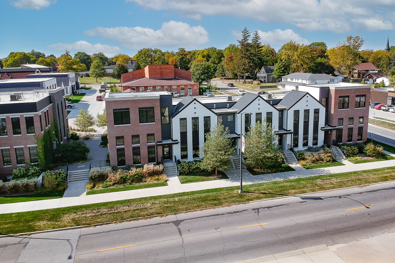 421 Main Street, Pella, Iowa image 1