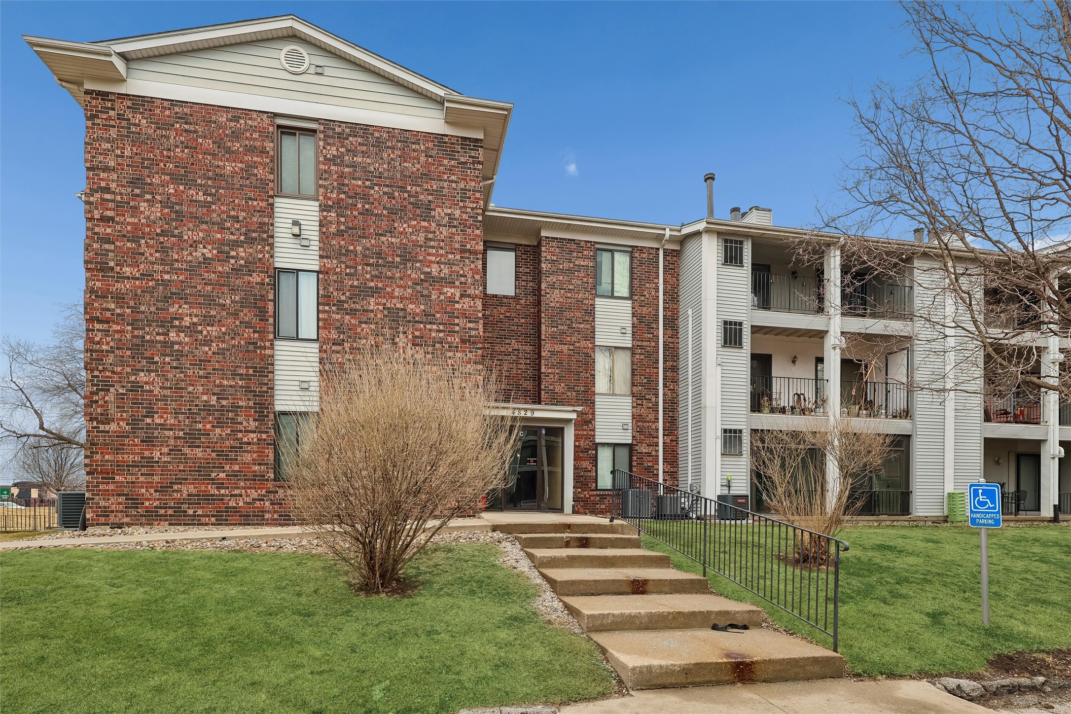 Photo 1 of 17 — 4829 86th Street 19, Urbandale, IA 50322