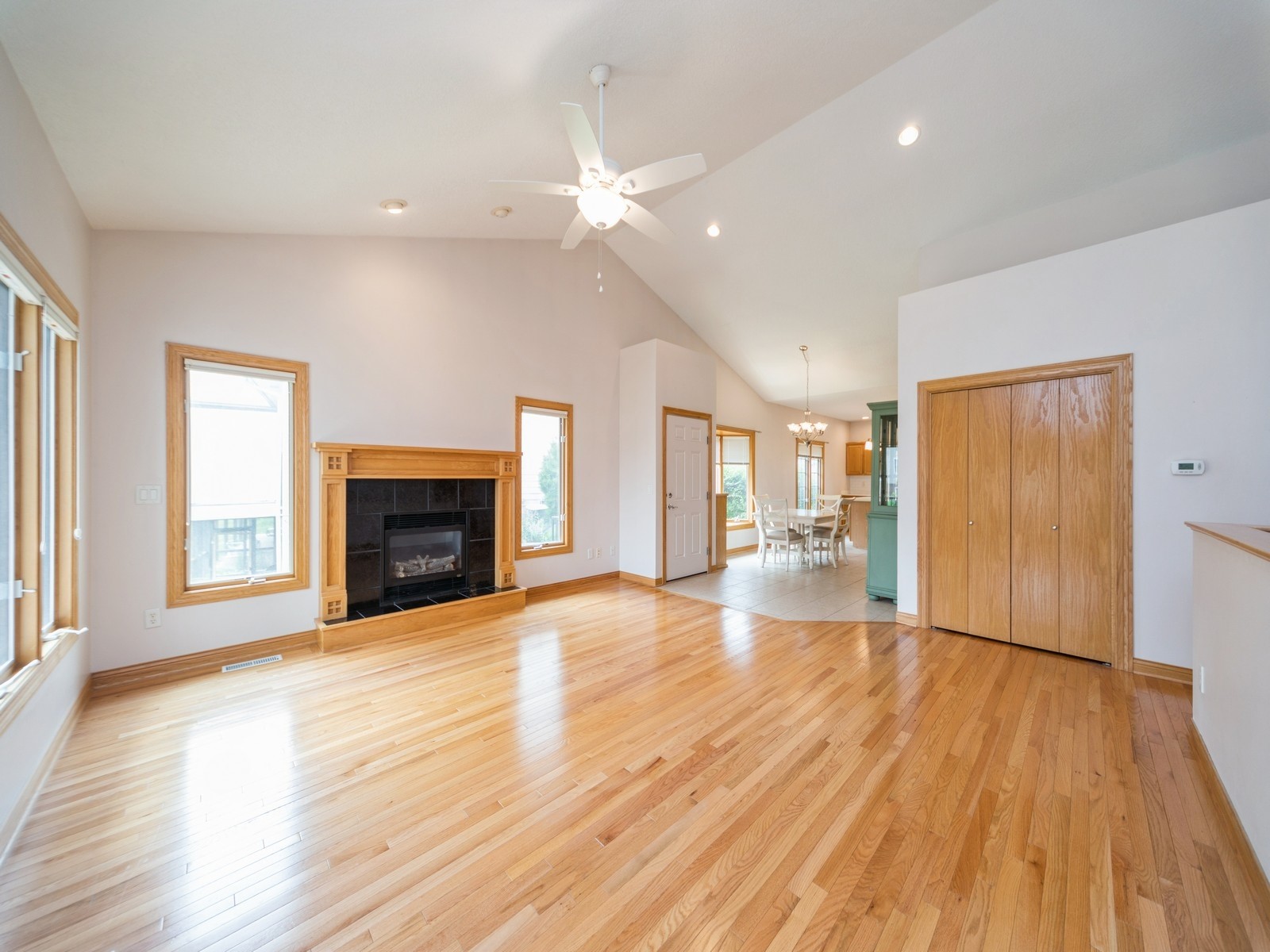 8808 Stonepointe Lane, Johnston, Iowa image 3