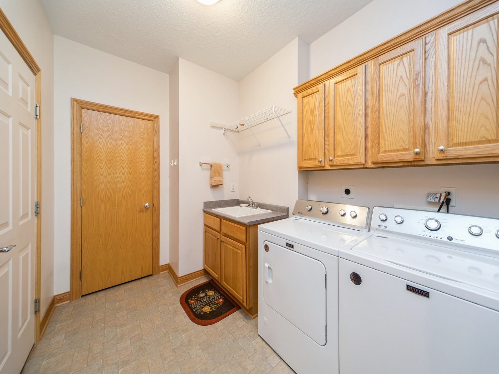 8808 Stonepointe Lane, Johnston, Iowa image 23