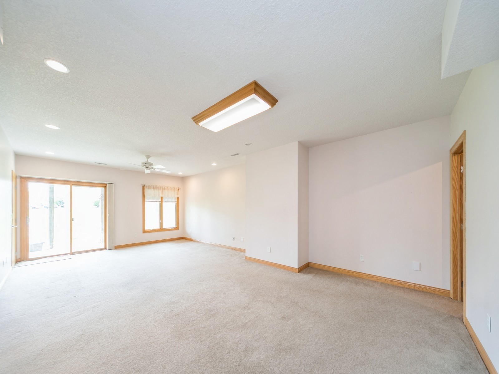 8808 Stonepointe Lane, Johnston, Iowa image 17