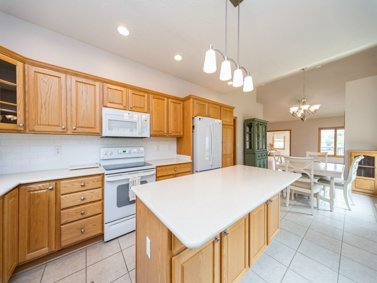 8808 Stonepointe Lane, Johnston, Iowa image 7