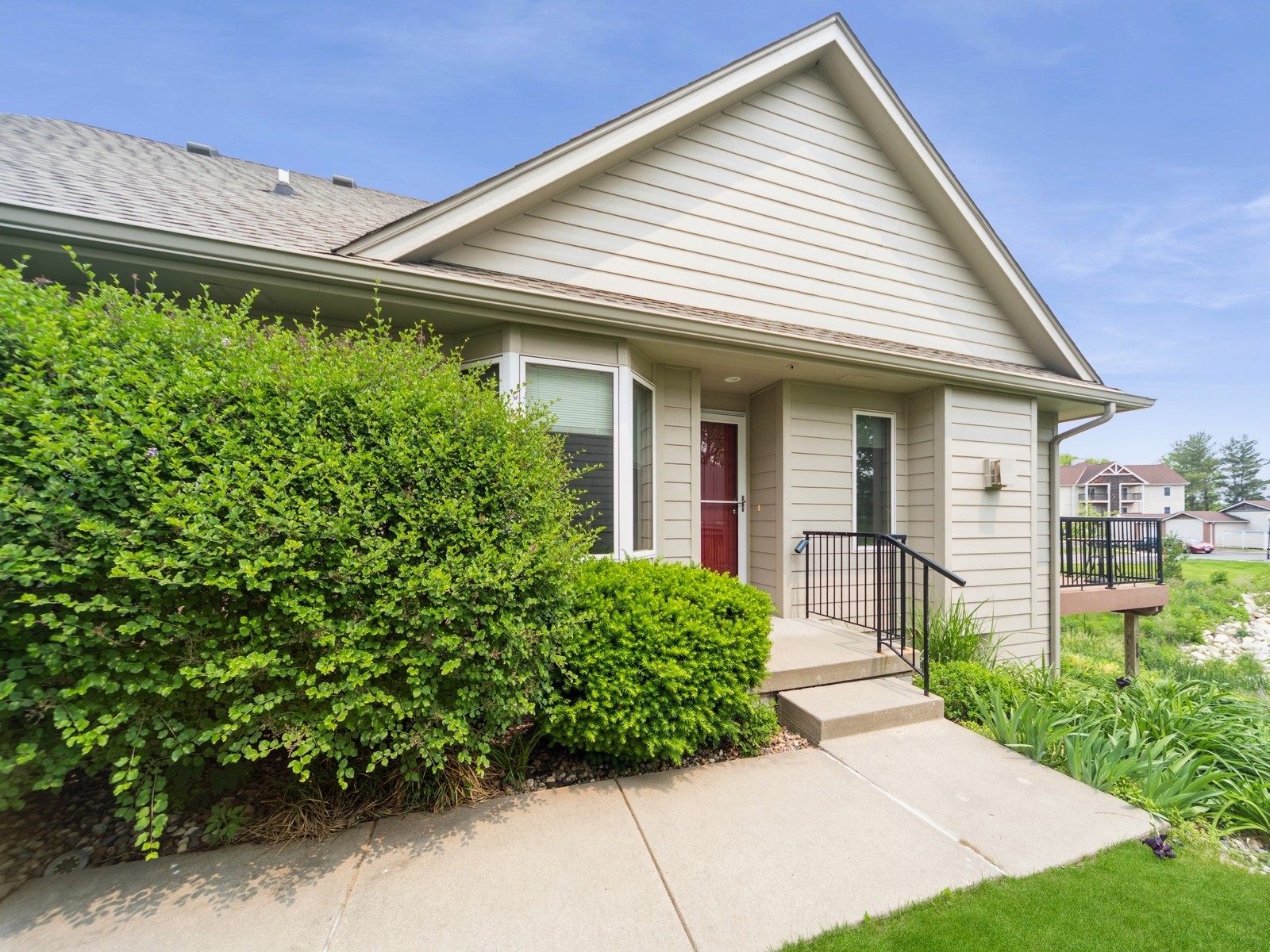8808 Stonepointe Lane, Johnston, Iowa image 33