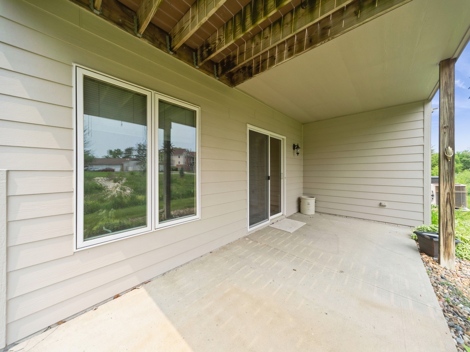 8808 Stonepointe Lane, Johnston, Iowa image 31