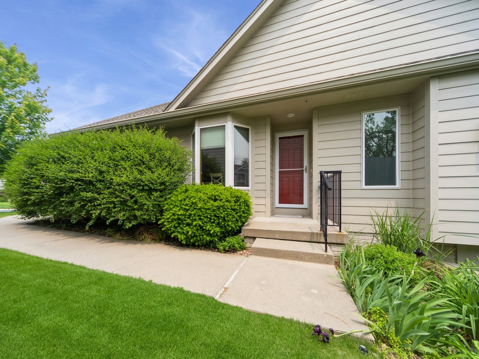 8808 Stonepointe Lane, Johnston, Iowa image 34